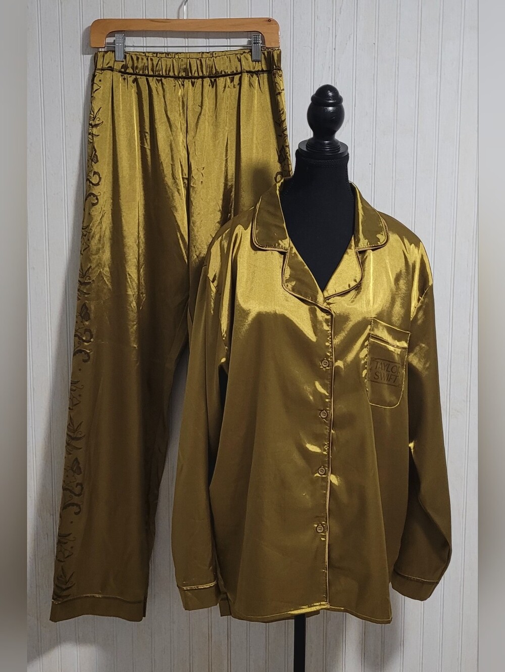 Taylor Swift Fearless (Taylor's Version) Gold Satin Pajama Set Size XL